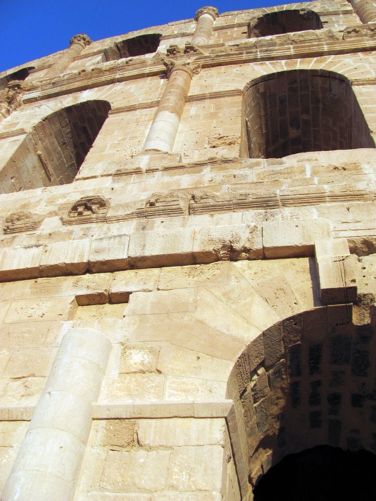 Римский амфитеатр в городе Эль-Джем. Январь 2011