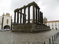 Фотографии Португалии. Эвора - винный дом Fonseca - статуя Христа. Январь 2014
