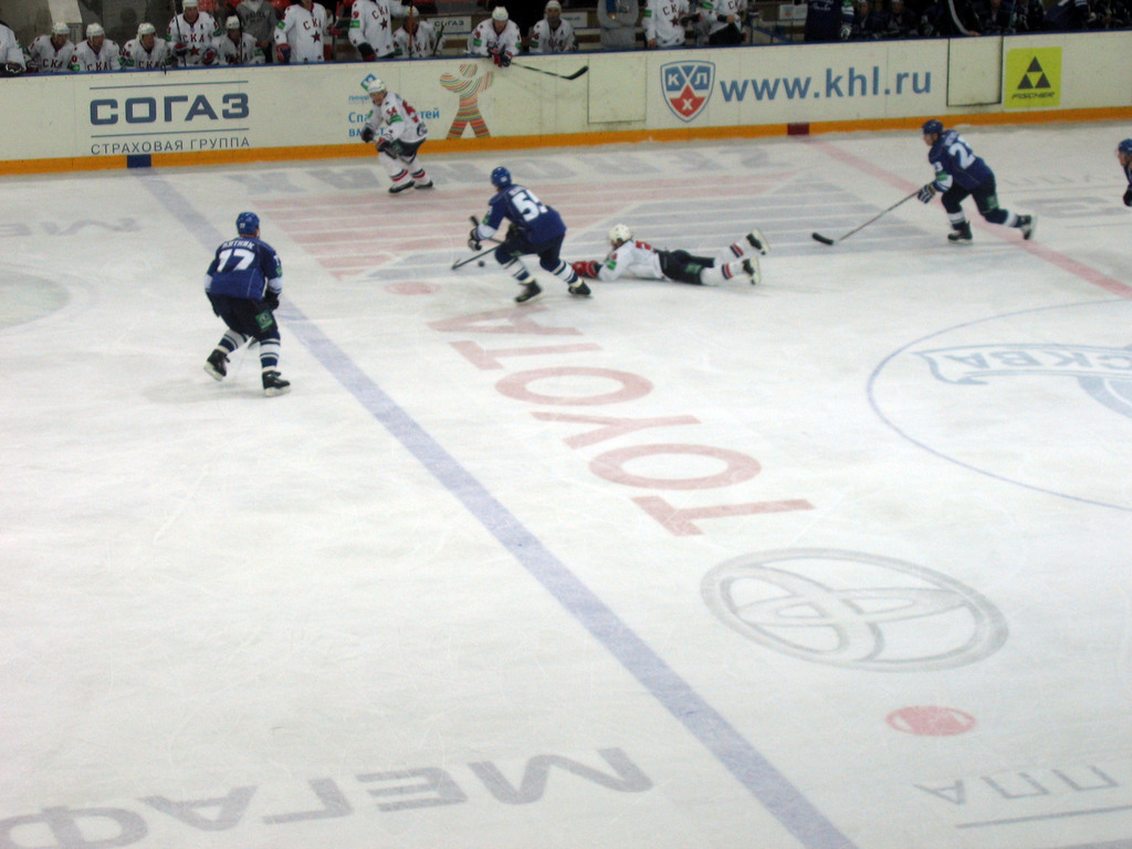 Хоккей. Динамо Москва - СКА. 15.10.09