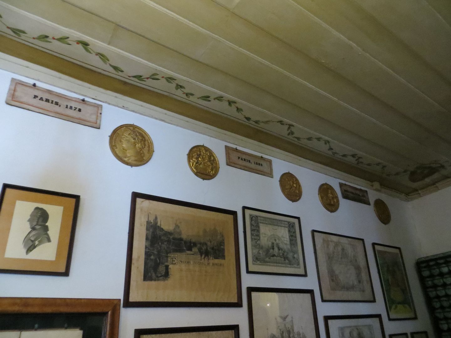 Фотографии Португалии. Эвора - винный дом Fonseca - статуя Христа. Январь 2014