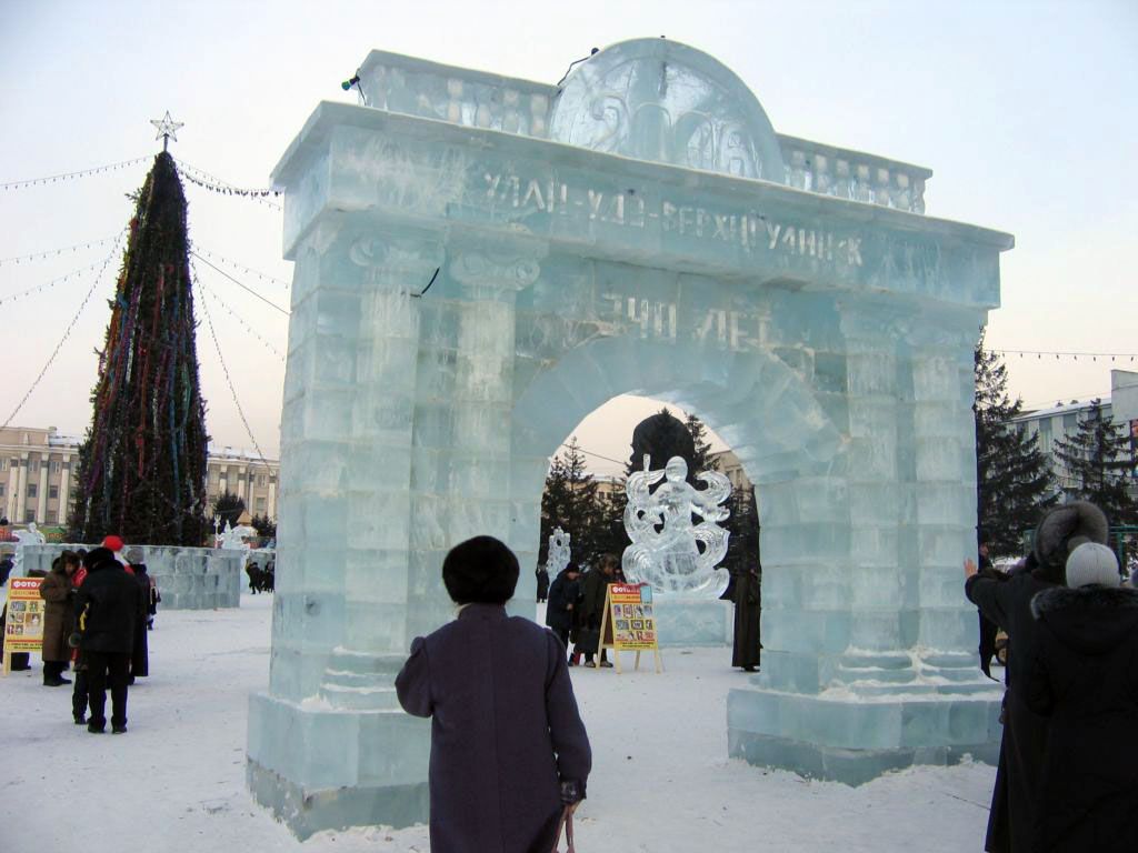 Январь 2006 Улан-Удэ. Новогодняя площадь Советов.